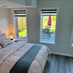 Cozy Private 1 Bedroom Basement Suite - Free Parking And Free Wifi
