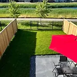Cozy Private 1 Bedroom Basement Suite - Free Parking And Free Wifi