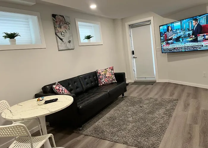 Cozy Private 1 Bedroom Basement Suite - Free Parking And Free Wifi