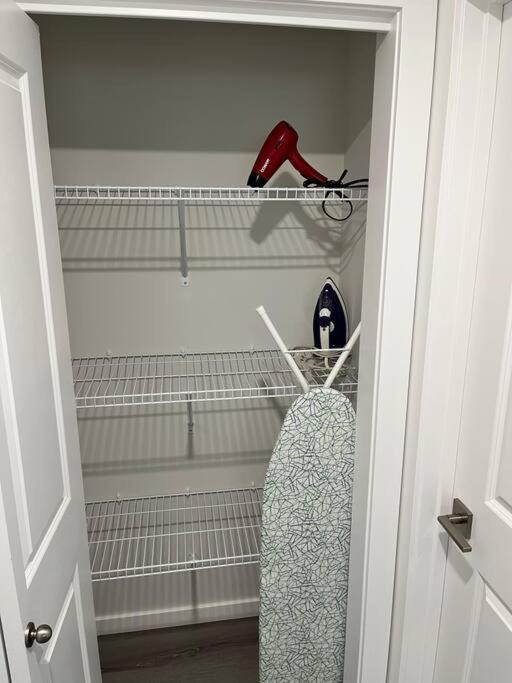 Cozy Private 1 Bedroom Basement - Free Parking And Free Wifi Winnipeg