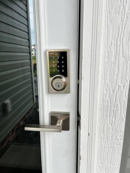 Cozy Private 1 Bedroom Basement - Free Parking And Free Wifi Winnipeg