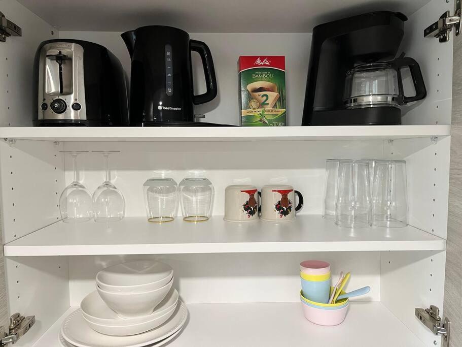 Cozy Private 1 Bedroom Basement - Free Parking And Free Wifi *