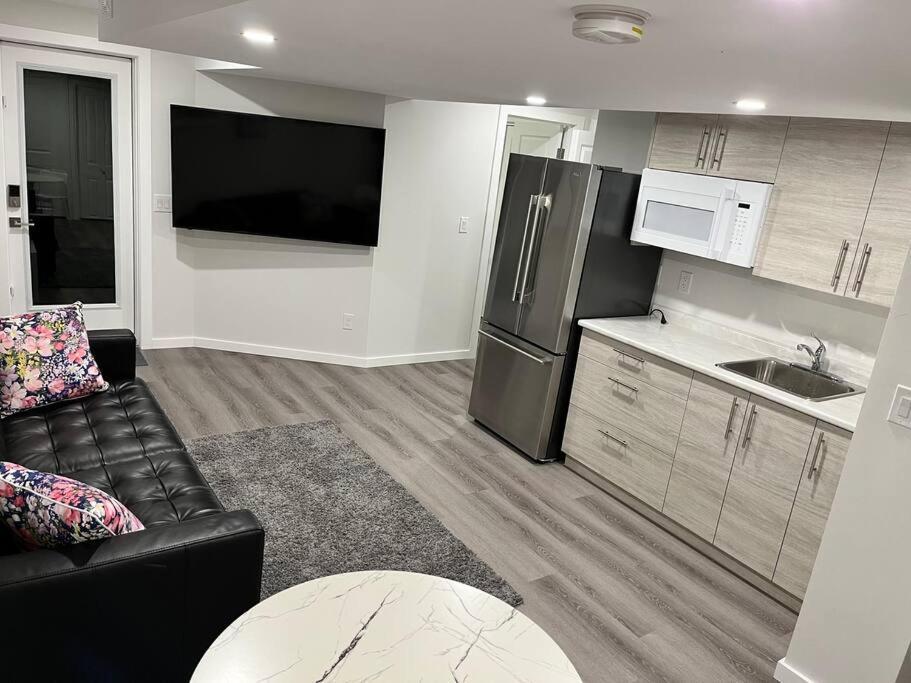 Cozy Private 1 Bedroom Basement - Free Parking And Free Wifi Winnipeg
